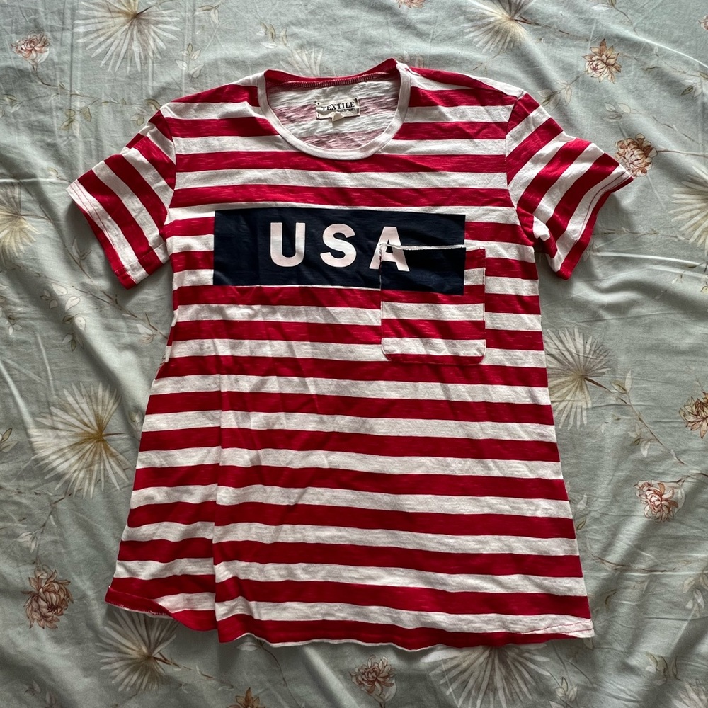 Elizabeth & James USA shirt. Size XS oversized. Gently used
